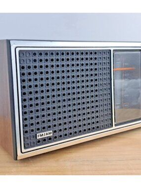 Vintage 1974 GE AM/FM Table Radio Model 7-4115B Woodgrain Finish Retro Works!
